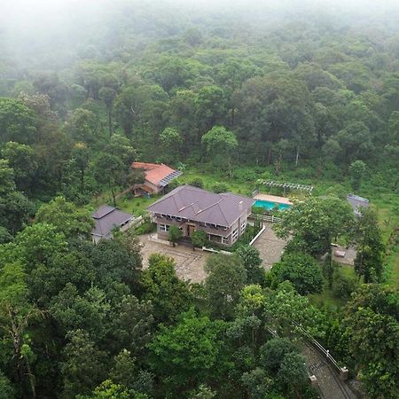 Coffee & Mist Luxury Villa- Comp Breakfast, Pool, Lounge, And Coffee Estate By Stayvista Мадикери Экстерьер фото
